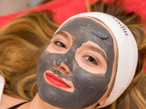 Gesichtsmaske Kosmetik Schwanen Rheinfelden